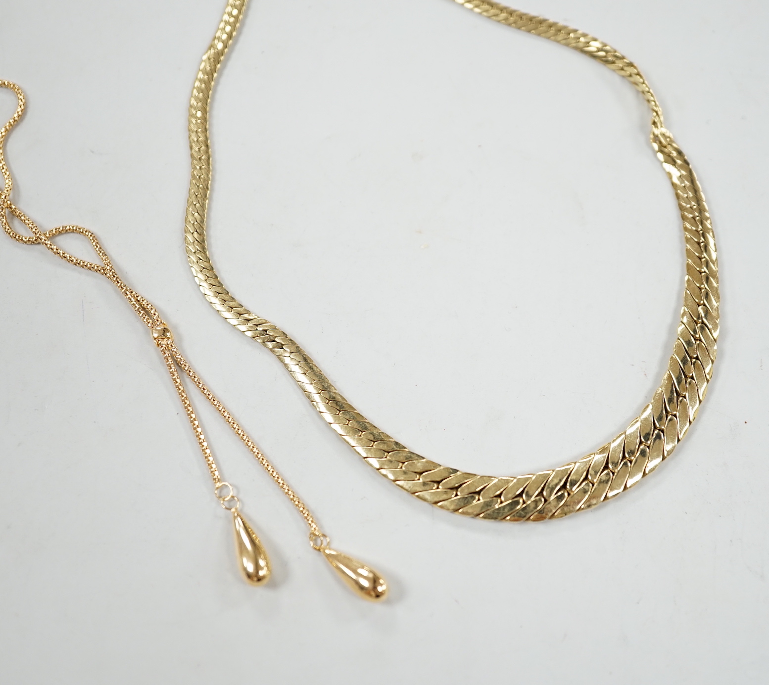 A modern 9ct gold graduated curblink necklace, 39cm and an Italian Uno-A-Erre 375 twin drop necklace, 56cm, 13.4grams.